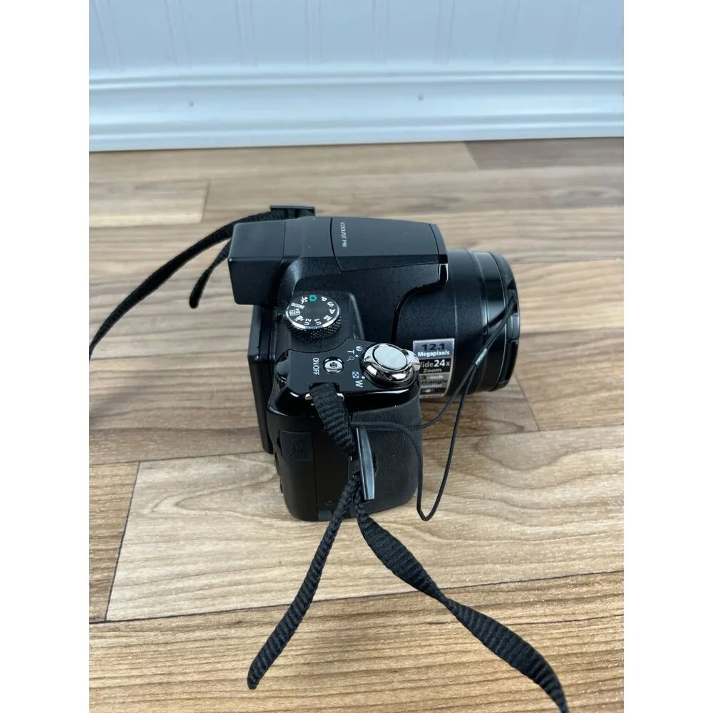 Nikon COOLPIX P90 12.1 MP Digital Camera (Tested) No Charger